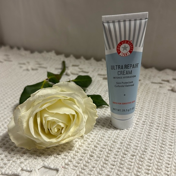 FIRST AID BEAUTY Ultra Repair Cream Intense Hydration 1oz - New - Picture 1 of 6